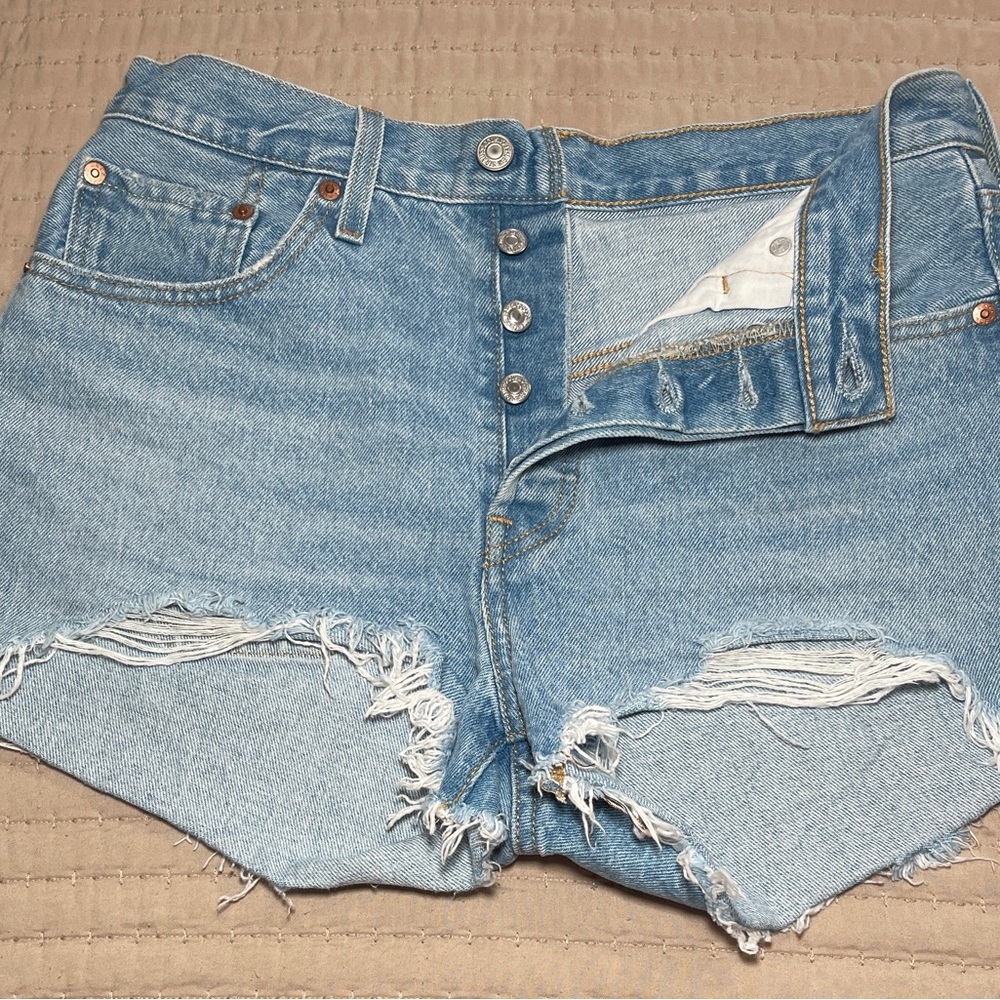 Women’s Levi denim shorts